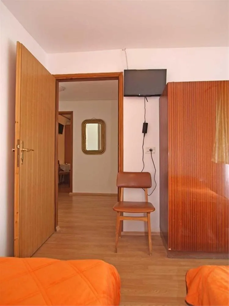 Apartments In Veli Losinj 14928